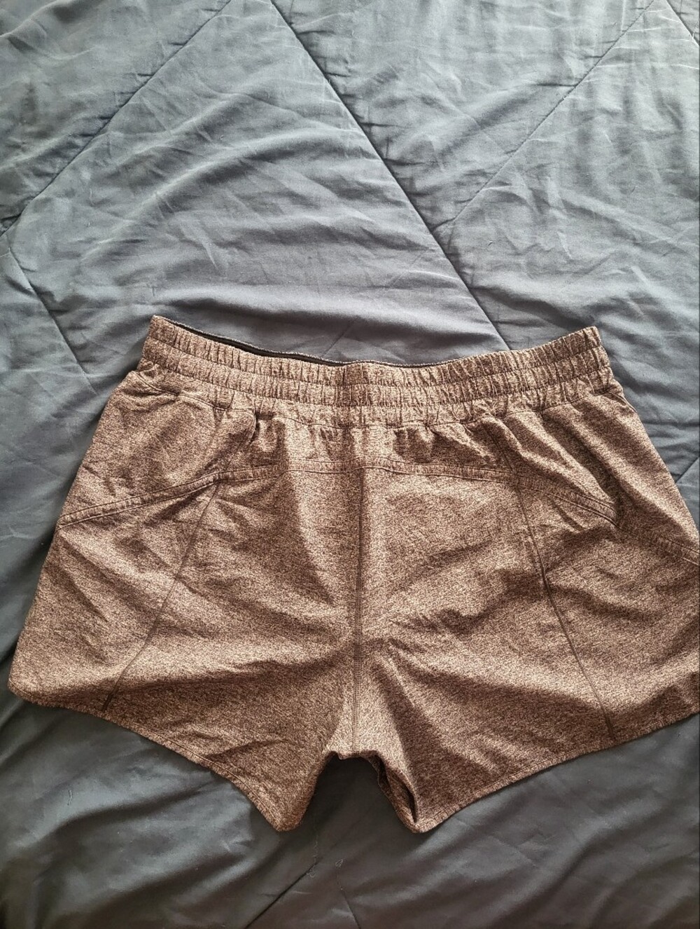 lululemon athletica Gray Track That MR Shorts~5' Inseam~Size 18. - Picture 14 of 15